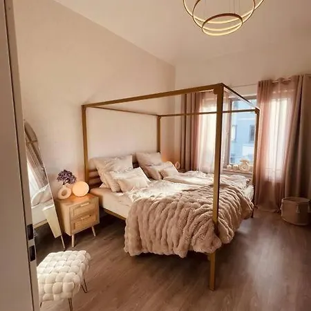 Amalfi Home - Stylish Apartment With Terrace Schönefeld Buitenkant foto
