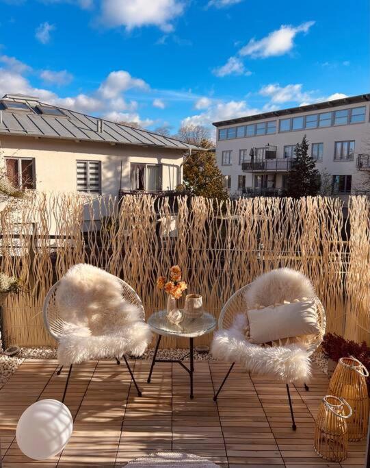 Amalfi - Stylish With Terrace Apartment Schoenefeld
