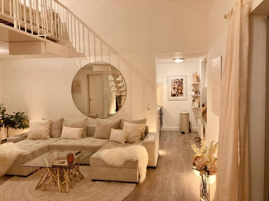 Amalfi - Stylish With Terrace Apartment Schoenefeld
