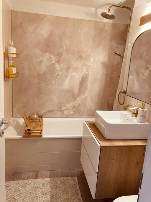 Amalfi - Stylish With Terrace Apartment