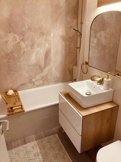 Apartment Amalfi - Stylish With Terrace Schoenefeld